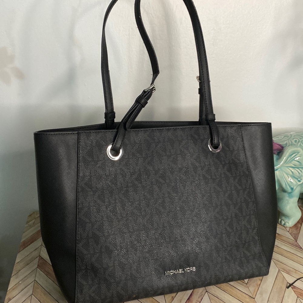 Michael Kors Walsh Black Tote Bag